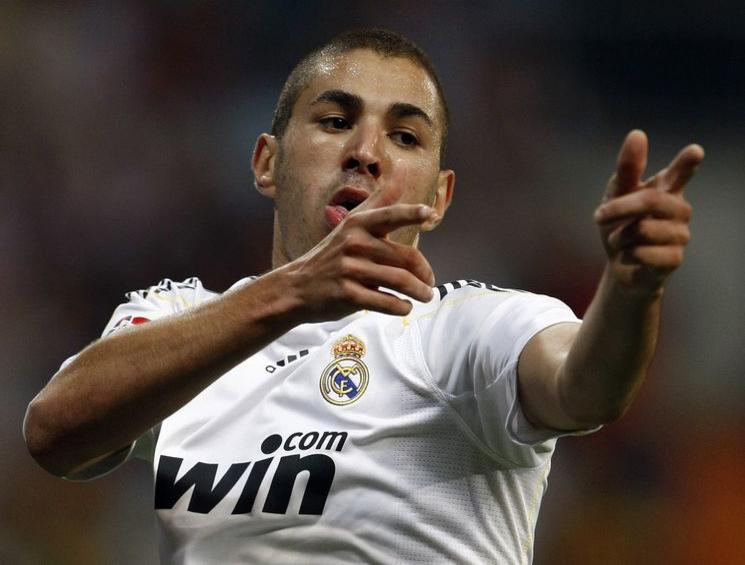 karim benzema 300x227 Late blooming Benzema the apple of Real Madrid's eye