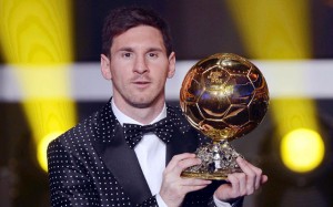 Leo Messi with the Ballon d'Or trophy.